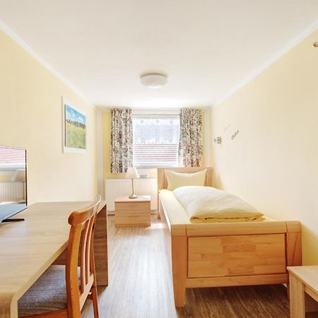 Hotel Garni "Zum Engel" Oberguenzburg Kültér fotó