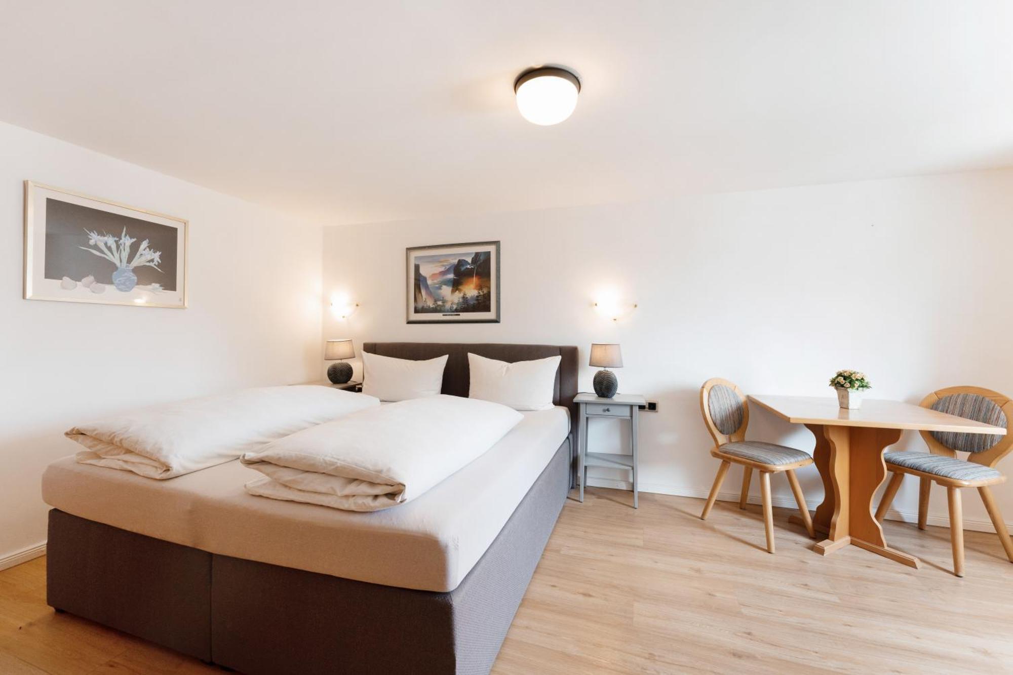 Hotel Garni "Zum Engel" Oberguenzburg Kültér fotó